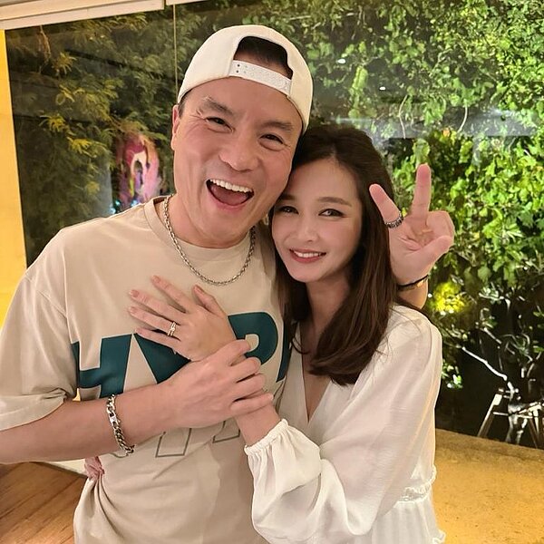 李銘忠和交往十年女友Jess修成正果。圖/截自「Frederick Lee 李銘忠」臉書