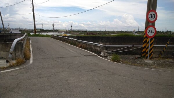 原崎漏里橋施工前照片。圖／高雄市政府提供