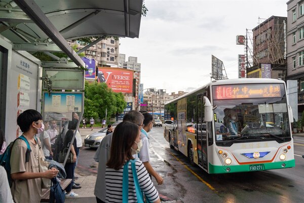 竹市府宣布1月6日起藍1區公車路線每日將增6班。圖／新竹市政府提供