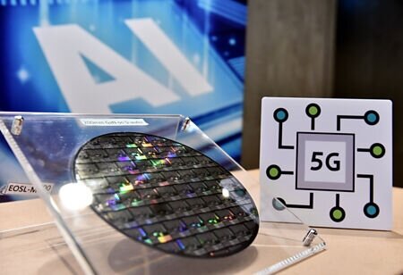 公股銀2024年最看好產業仍以電子類為主,點名AI、電動車、晶圓代工等;餐旅、電信、航運也上榜。圖∕本報資料照片