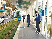 輕軌成圓爆滿　高捷：必要時增購列車