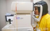 台灣兒童平均10歲獲得首部手機　醫：近視問題嚴重成流行病