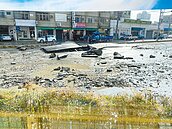 員林自來水炸破路面　柏油塊噴3公尺