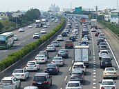 春節「這2天」國道恐特別塞　高公局規畫大範圍高乘載管制