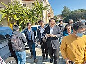 基隆東信國小、外木山改善工程　林右昌視察：通行環境更友善