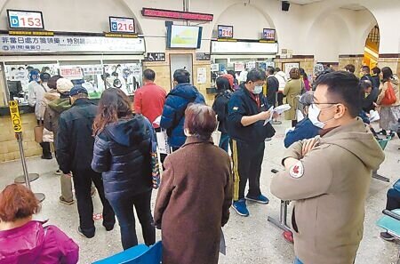 民眾預立醫療照護諮商(ACP)須自費2000到3500元,健保署6日表示,預計今年第2季將ACP納入健保給付,合計約20萬人受惠。(本報資料照片)