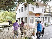 特勤撤出賴皮寮　基層警接手站崗