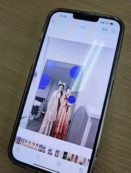 女子出外拍攝寫真照,卻因此染上蕁麻疹。圖/擷自搜狐