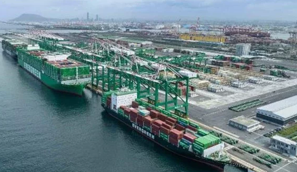 法國外貿銀行本周針對台灣即將到來的總統大選,發出最新研究報告,對台灣經濟成長率預期,2023年的1.2%成長至2024年的2.9%。示意圖/高雄港第七貨櫃中心空拍圖。台灣港務公司提供