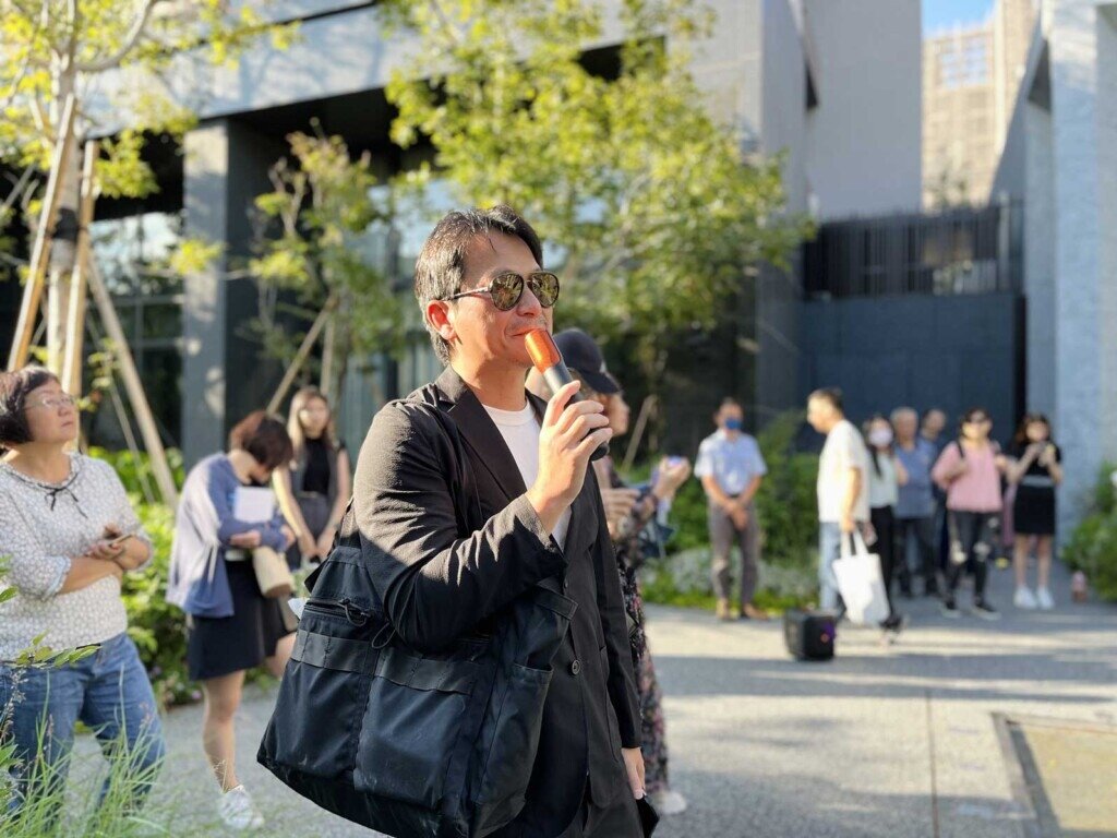 「漢宇見築館」邀請景觀師吳書原,舉辦《島嶼之野》講座,且讓民眾體驗『漢宇琢森』社區的千坪原野花園。(漢宇建設提供)