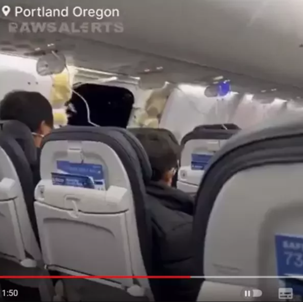 阿拉斯加航空班機窗戶半空中飛走，隨後緊急回原機場降落。取自YouTube