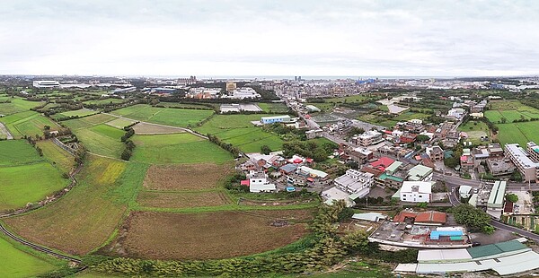 因應《國土計畫法》實施，桃園市都發局江南志局長指出，桃園市國土計畫依據空間屬性與發展趨勢，配合地區特性及重大建設開發，將全市劃分為六大生活圈，並有4大項長遠計畫及實質做法。圖／桃園市都發局提供