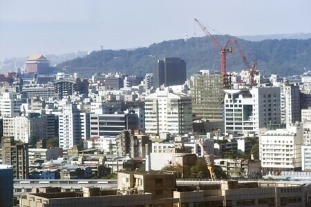 
房仲公會全聯會智庫總會長林金雄表示，只要沒有全球型的黑天鵝出現，2024年全台房屋交易量可望守在30萬棟左右的水準。圖∕本報資料照片
