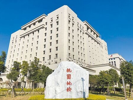 桃園地檢署偵辦校園糾紛演變成黑幫暴力案件,溯源揪出竹聯幫信堂承信會朱姓會長花錢吸收國中生入幫,依法起訴朱男,以遏止不法幫派侵入校園。(蔡依珍攝)