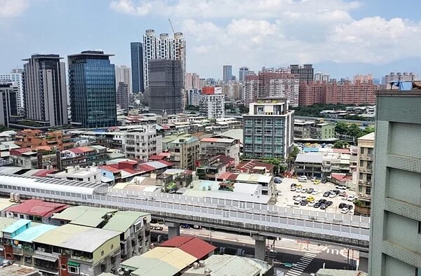 捷運新板站周邊現況。圖/新北市都更處提供