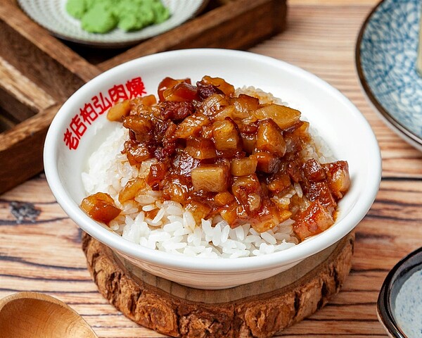 高房價碰不了!祖傳三代55年必比登推薦肉燥飯 「租約到期」曝下一步... 祖傳三代的「老店柏弘肉燥」是米其林必比登推薦美食。圖/截自業者臉書