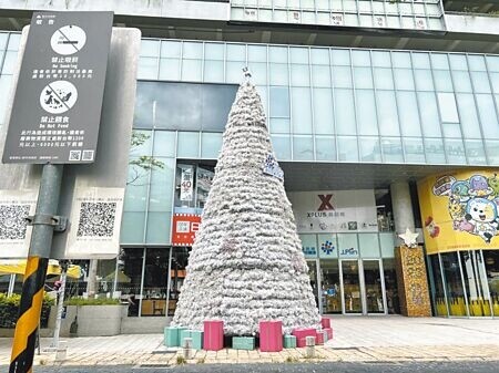 
晶品城是新竹市首座BOT立體停車場及複合式購物中心，今年1月底即將閉館，市議員劉康彥指出，新接手營運團隊卻無誠意與攤商達成協議，將讓攤商生計受影響，呼籲市府協調。（本報資料照片）
