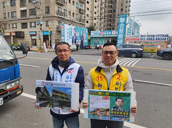 新黨中壢立委候選人游智彬（右）指控民進黨違建「滿滿是」，批平鎮、龍潭的立委候選人劉仁照更是弄出了「雙違建」。圖／游智彬提供