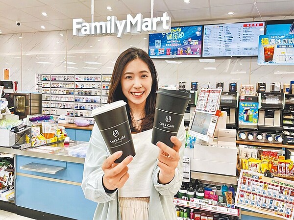 全家12至14日會員好康包括Let's Cafe特濃美式2杯65元,現省45元。圖/全家提供