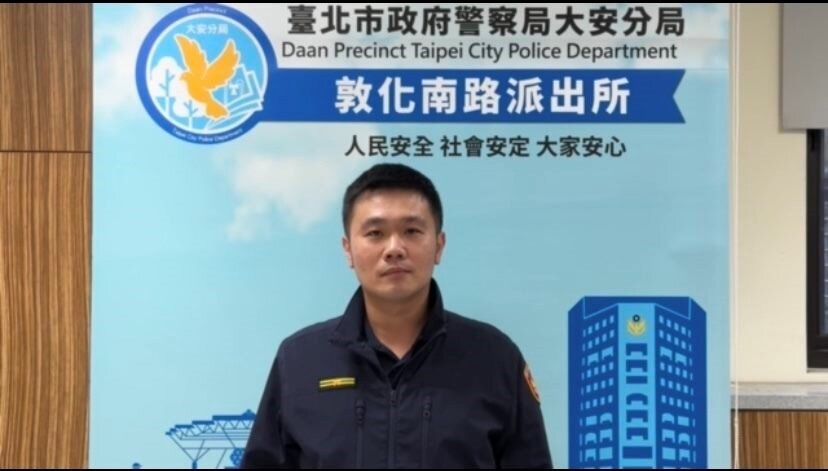 3男「調虎離山」竊取二手店商品遭逮。圖為敦化南路派出所副所長林健智。圖/大安分局提供