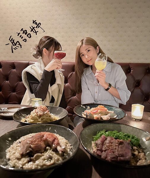 馮語婷身分神秘,不曾公開露臉。圖/摘自臉書