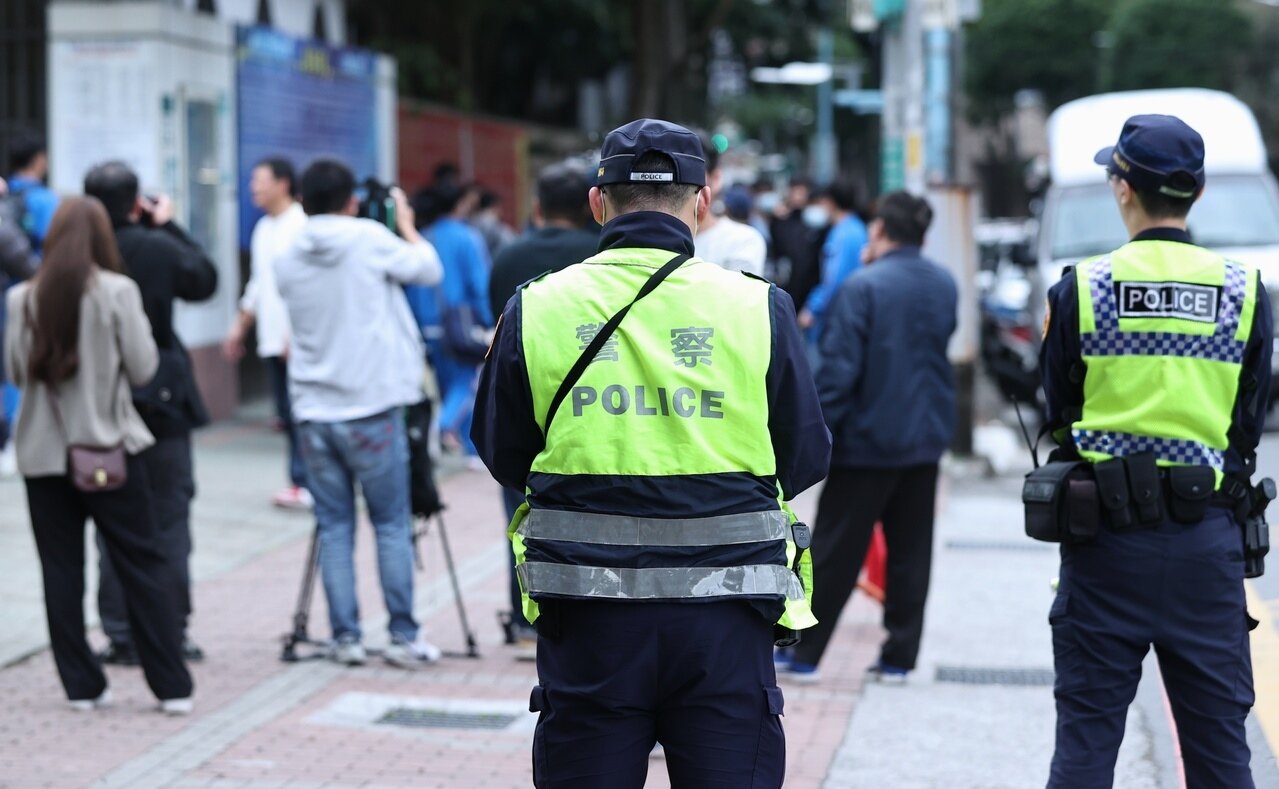 新北市國三生割頸案震驚社會,如今五股某棟建物上竟出現「乾哥乾妹」的看板,引起討論。示意圖。聯合報系資料照