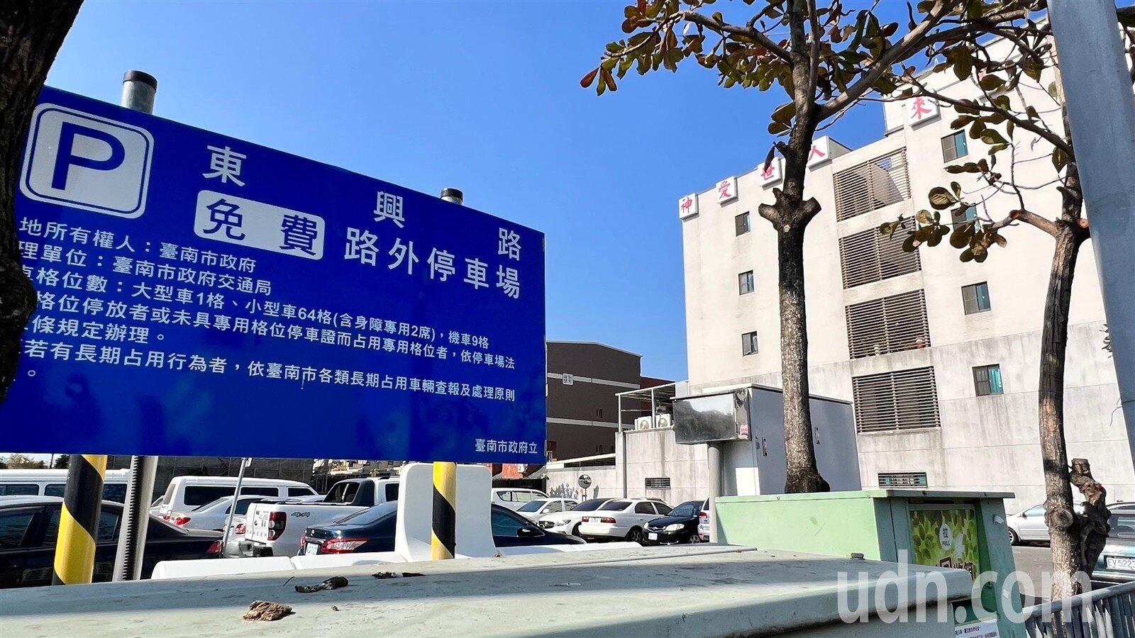 台南市新營區東興路旁平面停車塲將「升級」為立體，原有70個車位可增加3倍，1樓還能規劃做商場。記者莊曜聰／攝影 