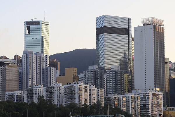 港府鼓勵生育，4月1日起育有一歲或以下初生嬰兒家庭，可獲縮減一年輪候公屋時間。（中通社）