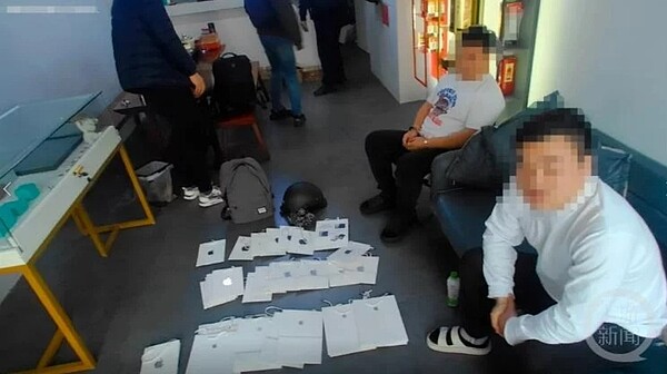 中國多地出現打著購買商品的幌子,獲取交易商家銀行卡號後用於洗錢的新型詐騙。宜賓警方抓獲相關電詐犯罪嫌疑人。圖/取材自上游新聞,四川省公安廳供圖)