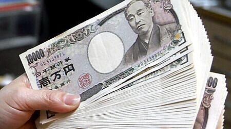 
2023年美元獨強的情勢大反轉，2024年專家預估匯市將遭遇亂流，專家建議，美元在中期可能走弱，投資人應分散投資在非美元資產，可在美元反彈期間買入歐元、英鎊、日圓和澳幣。圖∕本報資料照片
