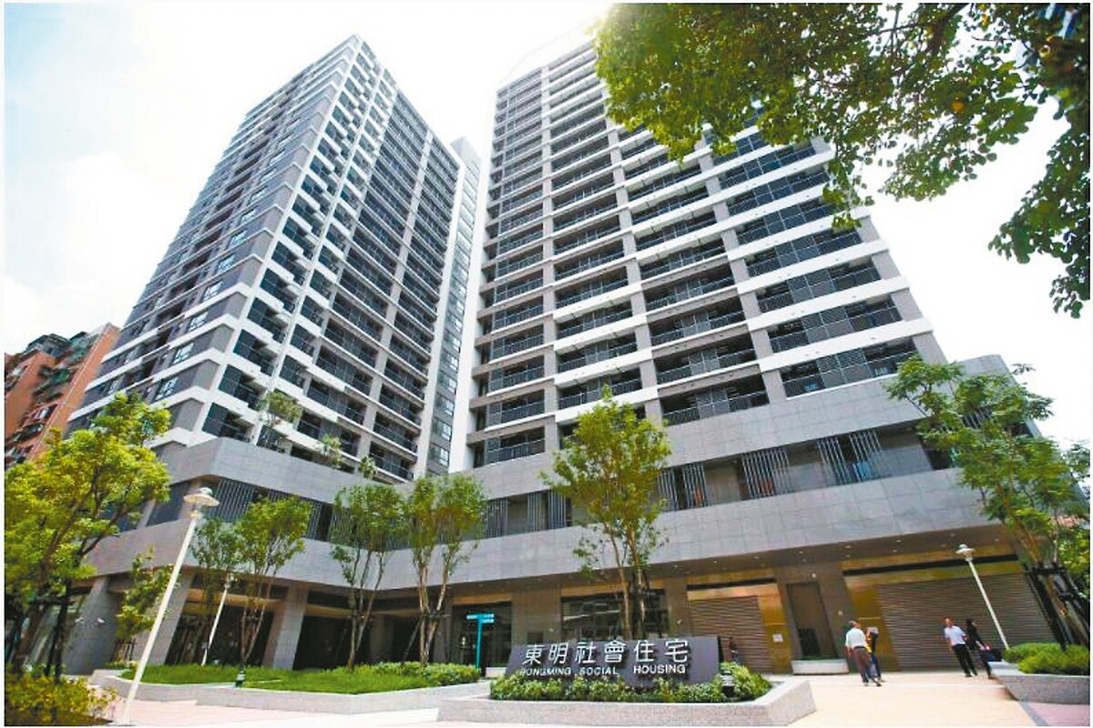 民團認為,政府興辦社宅強調新建,成本當然高,應盤點現有閒置榮民宿舍規畫「整建型」社宅。圖為台北市東明社宅。圖/聯合報系資料照片