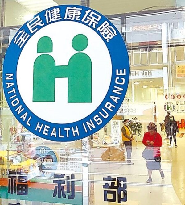 
台灣醫務管理學會理事長洪子仁表示，每個總統候選人都指出台灣醫療投資不足，若健保點值撥補至1點1元，缺口就會增加650億元預算。（趙雙傑攝）
