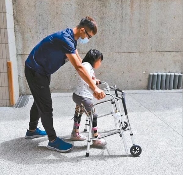 新竹市政府昨表示,自112學年度起特教助理員將改制為完整一學年聘期,勞健保不中斷。圖/新竹市政府提供