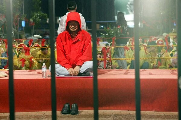 據了解,施明德事B肝帶原者,為肝癌的高危險群,而於2006年倒扁靜坐前,向外證實罹患肝腫瘤,並為惡性腫瘤。圖/聯合報資料照片