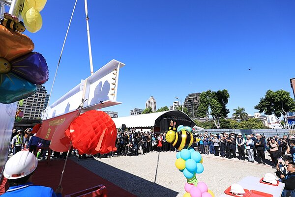 中部唯一的專業滑冰場、北屯國民暨兒童運動中心,今(15)日舉行上梁典禮。圖/台中市府提供