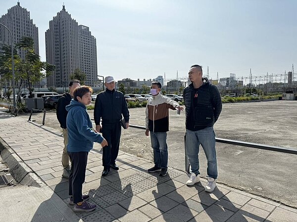 竹市身心障礙者就業綜合大樓周邊人行道1/17起分區修復。圖/新竹市勞工處提供