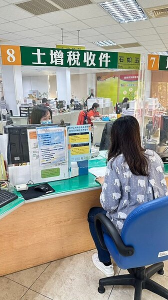 移轉土地適用112年公告土地現值,申報日期要注意。圖/財稅局提供