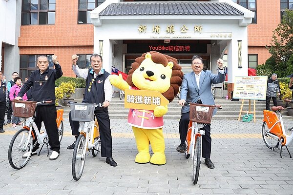 楊文科宣布Youbike即將正式進入新埔鎮。圖／交通旅遊處提供