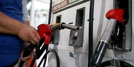 
中油董事長李順欽預估2024年布蘭特原油價將於每桶70~95美元間震盪，2024年營收目標1.22兆元，力拚轉盈。圖∕本報資料照片
