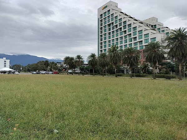 繼去年興建台東縣首座全民運動中心後,縣府將在位於光明、豐年及豐樂里等里的交界處公有土地上興建網球運動中心。記者尤聰光/攝影