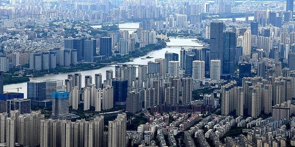 在房市不斷惡化之際,大陸政府正加大力道舒緩建商現金短缺問題。圖/中新社