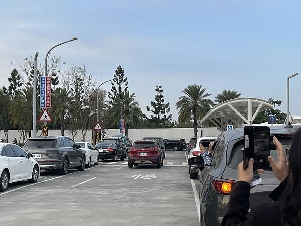 高鐵台南站自1月24日起實施臨停區限時5分鐘管制。圖/台南市政府提供