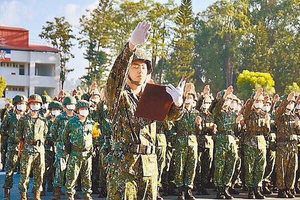 軍公教加薪,義務役也受惠,二兵可望加薪1030元。圖為陸軍步兵第101旅常備兵役訓練。圖/軍聞社