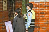 校園防黑幫學者稱「有警惕效用」　教師：警進校園應先訂SOP