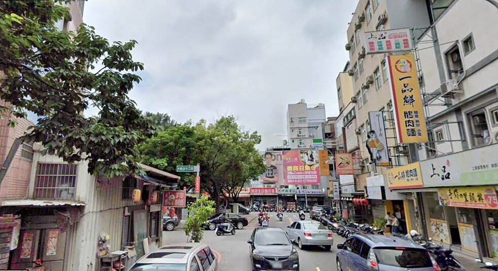 這兩年新竹金山街整體租金漲幅約2成。而新竹幾個房市熱區房價已攀高,加上政府打炒房、去年景氣下行與科技業營收降,都使房市買氣減弱,是房市危機?圖/google map