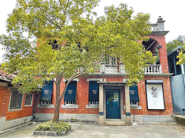 桃園市中壢區燃藜第紅樓擁有百年歷史,將在今年2月底前公告市定古蹟。(桃園市文化局提供/呂筱蟬桃園傳真)