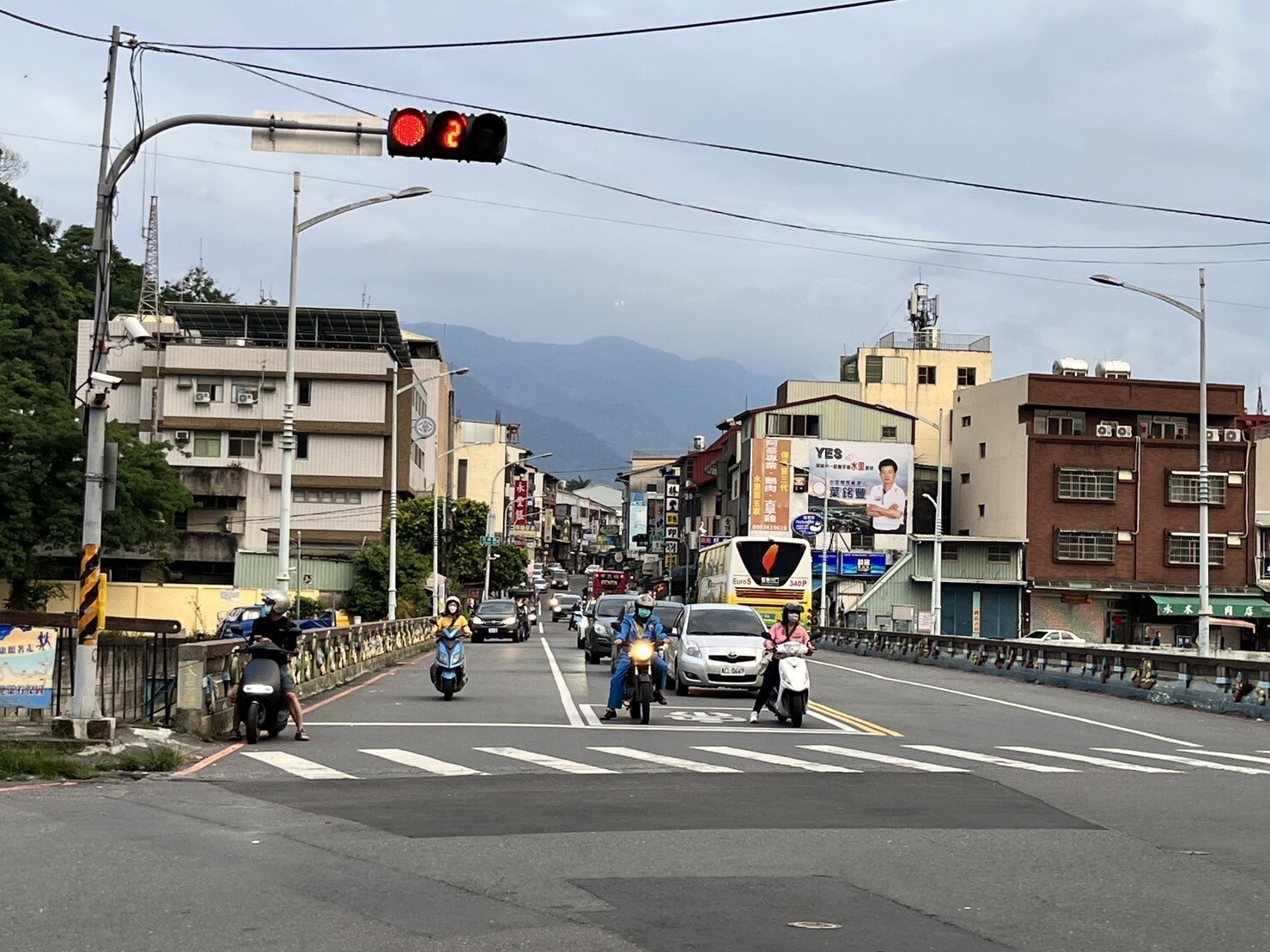 水里鄉民生橋是當地最重要的橋梁，但列入危橋已經5年，因橋身結構不穩定5年前列入危橋後，終於開拆了！本報系資料照片 