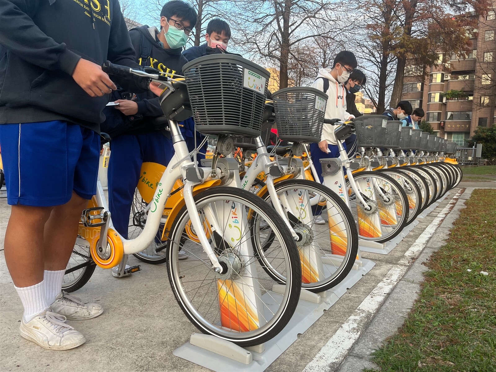 桃園市共享單車YouBike 2.0今起全市417個站點都可借還，預計年底1.0系統全面退場。記者陳俊智／攝影 
