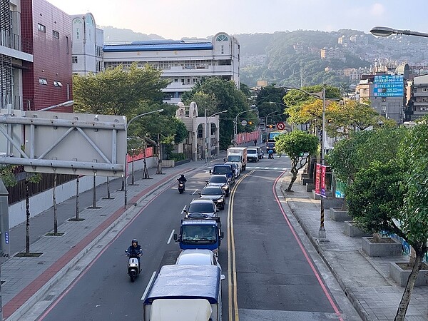 中和區錦和高中前錦和路段。圖／新北交通局提供