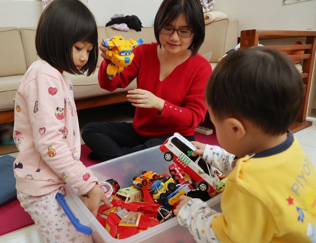 中央今年調高公共托育補助，但偏鄉地區托育資源少，想找保母也難符合三親等以外的要求，部落居民希望政府放寬偏鄉地區限制。 （示意圖）  記者林伯東／攝影  